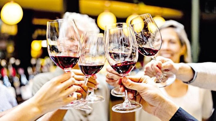 È già vendemmia, ma cantine piene di rossi invenduti