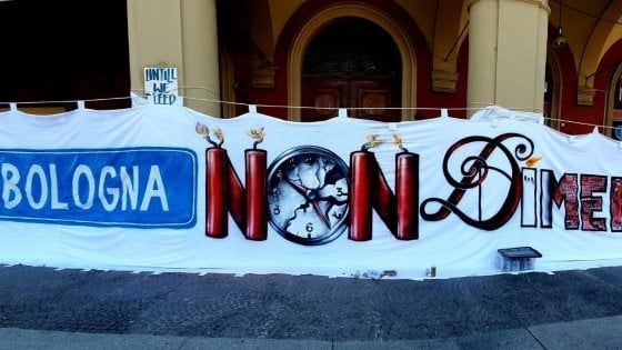 Strage di Bologna, dal Pd alle opposizioni la politica chiede verità. Crimi: "Conte amplierà la direttiva Renzi"