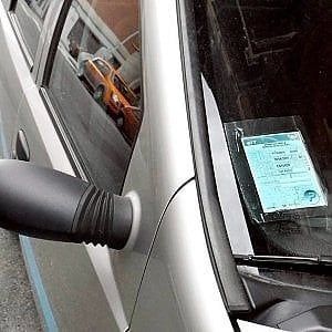 Permesso di sosta per i residenti, non si dovrà più esporre sul parabrezza