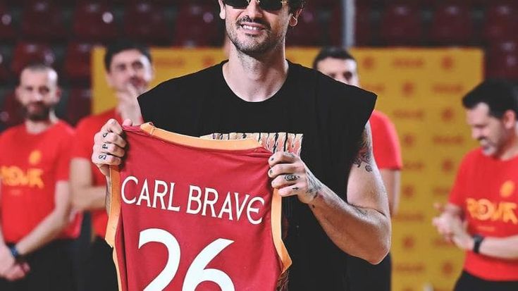 Maxima, Totti superconsulente e Carl Brave come Venditti: il basket punta sui vip