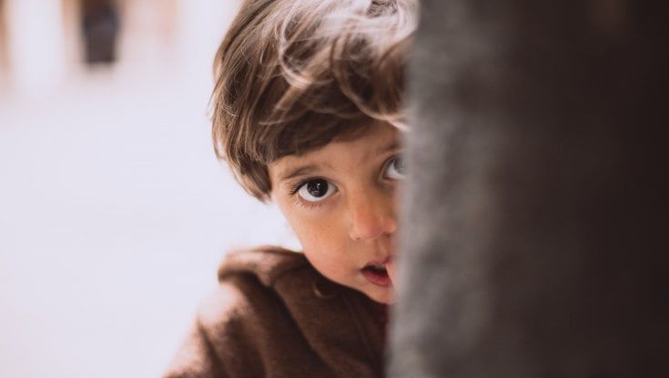 Figli tolti alla madre, i pm studiano altri casi di affidi: interrogate le assistenti sociali 