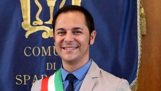 Ditte "amiche" per gli appalti delle feste di Natale, arrestato sindaco nel Casertano