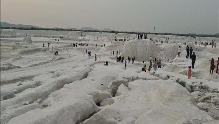 Overtourism, in India la “mini Svizzera” bianca. L’allarme: una discarica a rischio contaminazione