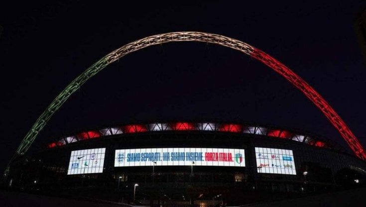 Europei, tifosi fuori controllo: la Uefa apre un procedimento contro l'Inghilterra