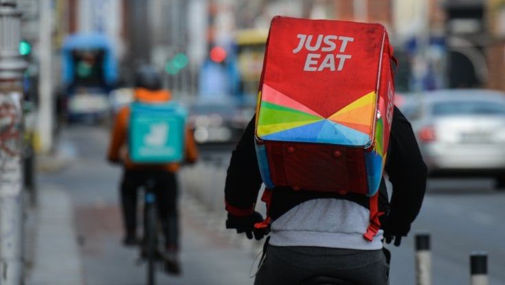 Just Eat assumerà 4mila rider con il contratto della logistica: "Giornata storica"