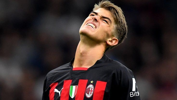 Milan, Pioli ha un problema: giocano sempre gli stessi. Pobega l'unico dei nuovi che si è inserito, De Ketelaere fatica