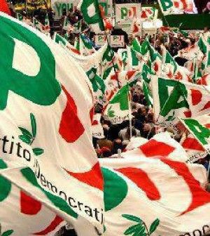 Manovra, Pd punta ad alzare pensioni basse.<br />Il Pdl: risorse da vendita stabilimenti balneari