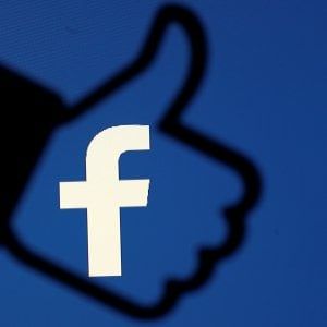 Facebook crolla ancora in Borsa sulle indagini dell'authority dei consumatori