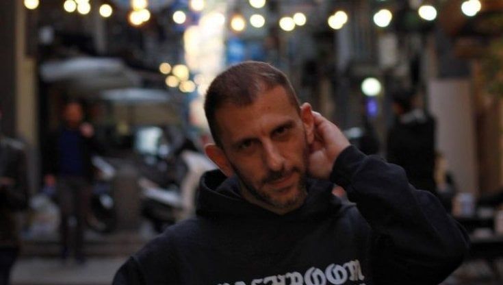 Franchino Er Criminale demolisce Bastianich: "Smashburger fatti con i piedi. Buoni solo all'inizio per vip e foodblogger"