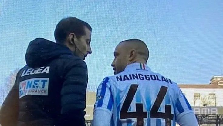 Serie B: Nainggolan segna all'esordio, ma la Spal perde con il Bari. Frosinone inesorabile. Il Benevento esonera Cannavaro
