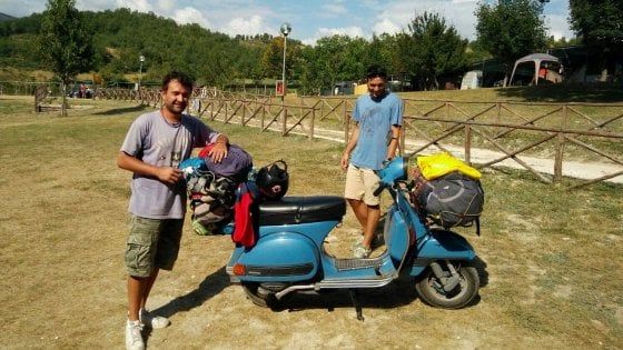 Mille km in Vespa nelle zone colpite dal sisma: "Volevamo conoscere e raccontare quello che è rimasto"