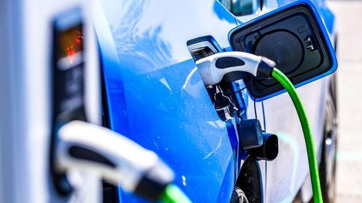 Auto elettriche, forse ci siamo: per Roland Berger domineranno l’Europa dal 2040. Ecco perché