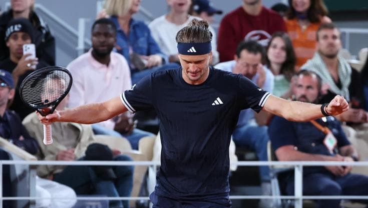 Zverev, continua la caccia al primo Slam: battuto Jodar, semifinale al Roland Garros contro Mensik