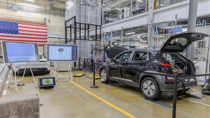 Rivoluzione wireless per l’auto elettrica: arriva la ricarica senza cavi da 100 kW
