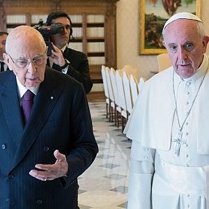 Napolitano scrive al Papa: "Necessaria la lotta alla criminalit&agrave; e alla corruzione"