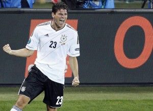 <span style="color: rgb(153, 0, 0);">Violapop</span>, nasce il gruppo<br />"Se arriva Mario Gomez..."