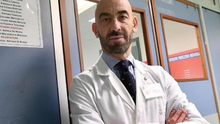 Bassetti: "Due anni drammatici: medici e infermieri eroi, ma la sanità è la stessa di prima. La quarta dose? Ora non serve"