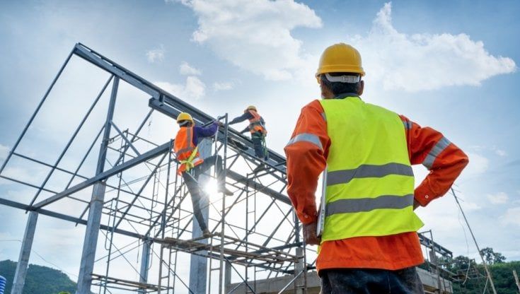 Pnrr, l'allarme dei sindaci in Puglia: "Dovremmo lavorare nel weekend per rivedere i prezzi. È assurdo"