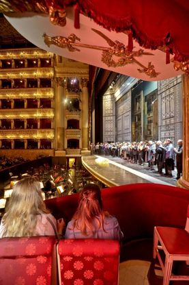 Le maestranze sul palco del San Carlo