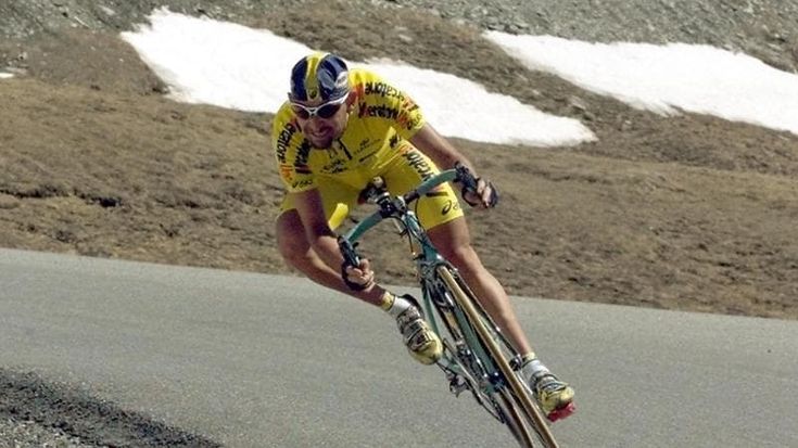 Pantani, l’ombra della camorra sul Giro del ‘99: riaperta l’indagine sull’esclusione per doping del campione