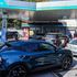L'Italia in coda per un pieno. Al distributore il miraggio della verde sotto i 2 euro
