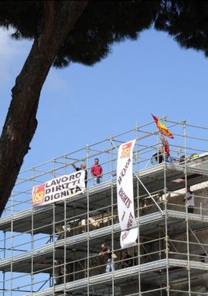 Gi&ugrave; dall'Arco di Costantino<br />terminata la protesta dei vigilantes