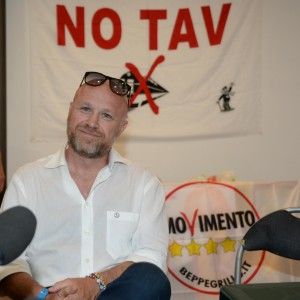 Il vescovo di Livorno al sindaco Cinquestelle: "Confidi nella mia collaborazione"