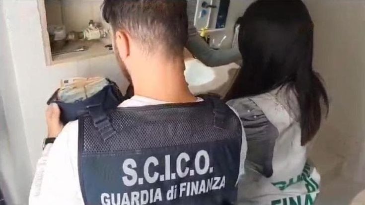“Li ho mandati alla profumeria qua a fianco, stasera mi devono portare i soldi”: così il clan mettava alla prova i minorenni per arruolarli