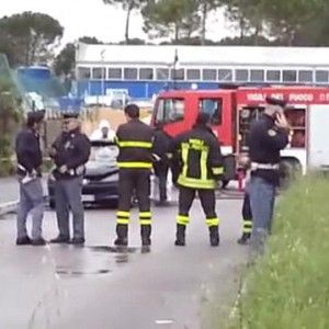 Pescara, si d&agrave; fuoco in auto con la figlia sotto gli occhi della moglie