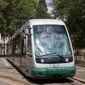 Roma, tranviere colpito con un pugno: preso l'aggressore