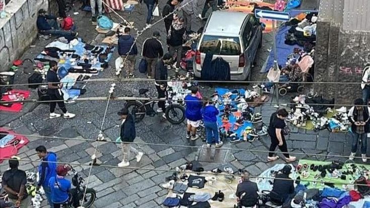 Napoli, sos Porta Nolana: “Esasperati da risse, droga, prostituzione. Situazione fuori controllo”