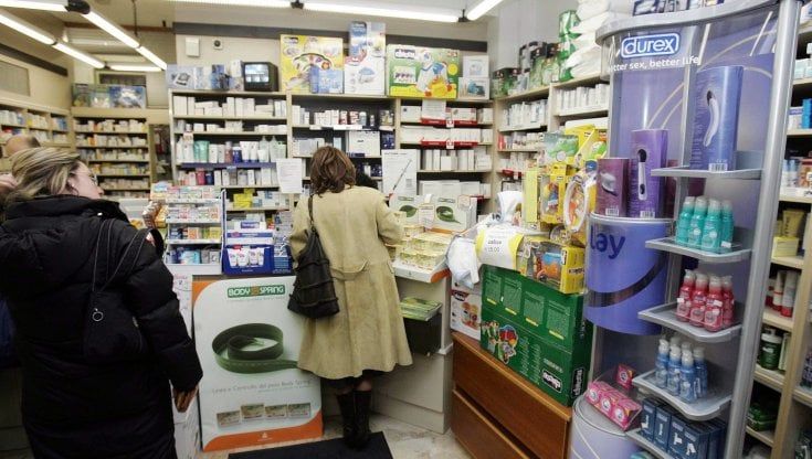 Covid, l'Ordine dei Medici di Parma: "Vaccinazioni in farmacia? Serve un medico"