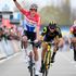 Ciclismo, Attraverso il Fiandre: vince van der Poel