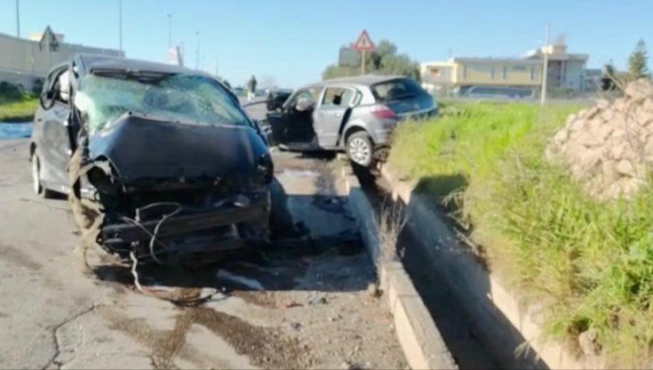 Tragedia nella notte sulla Andria-Trani: morti due giovani di 22 e 29 anni nello scontro fra tre auto, sette feriti