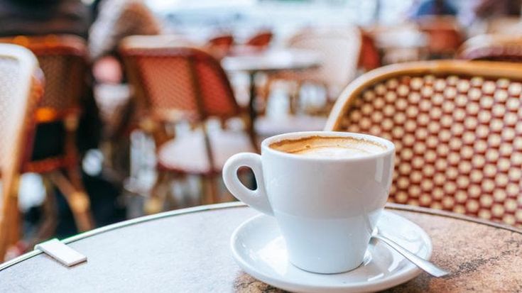 Caffè a 2 euro entro l’anno, il rincaro è maxi. E c’è lo “spread” della tazzina tra città