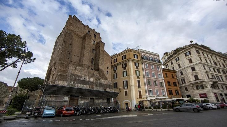 Crollo della torre dei Conti a Roma, restauri e sicurezza al vaglio dei magistrati
