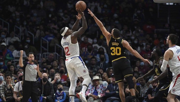 Basket, Nba: Curry-show anche allo Staples Center, Paul George e i Clippers si inchinano