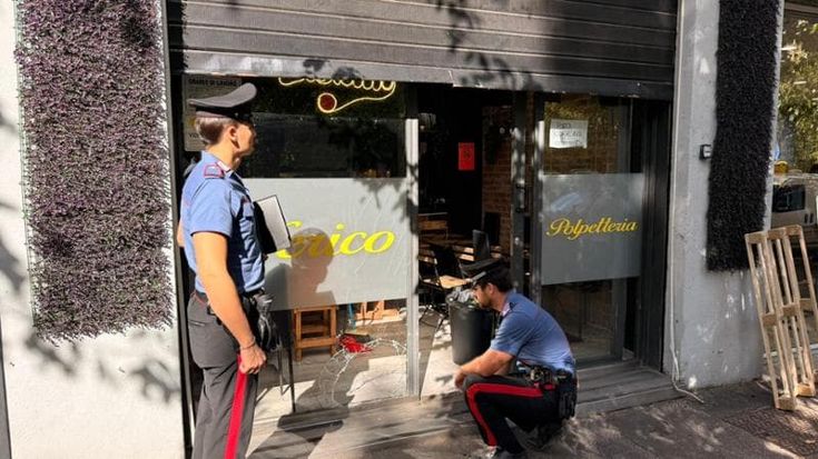 Furto nella notte alla polpetteria Sferico al Collatino: foro nella vetrina e fuga con l’incasso