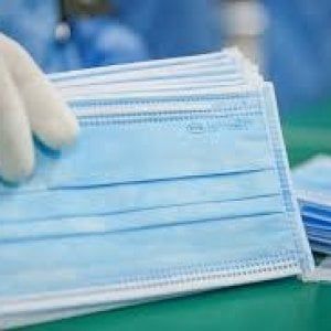 Coronavirus, a Cardito il Comune regala mascherine e gel igienizzante ai cittadini 