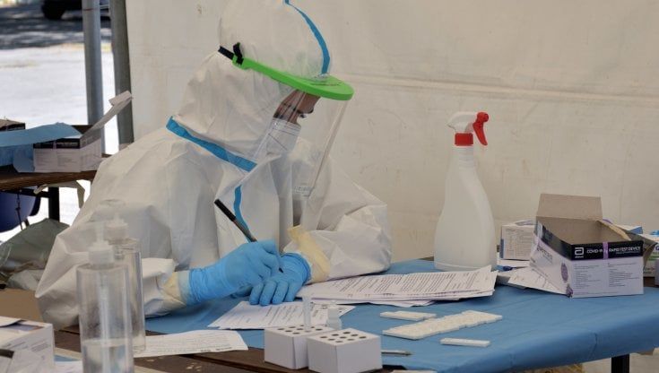 Coronavirus, nuovo balzo dei contagi in regione: più 447