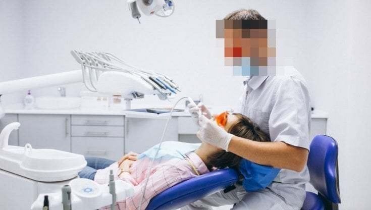 Falso dentista non ha dichiarato parcelle per mezzo milione di euro: denunciato igienista dentale