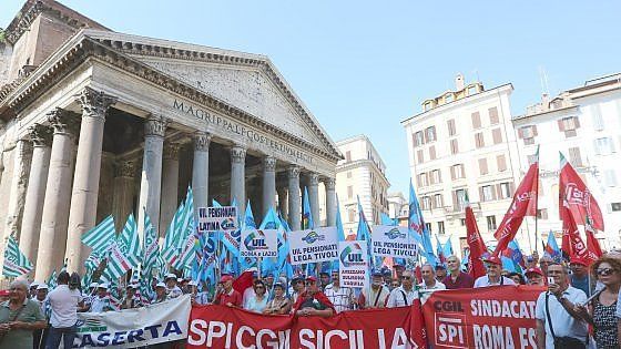 Sindacati in piazza contro la Fornero: "41 anni di contributi bastano"