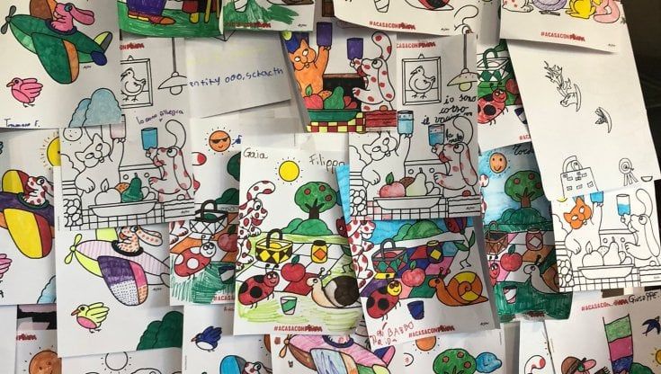 I pensieri di carta dei bambini lasciati al Mandela: “Il vaccino fa fiorire la vita”