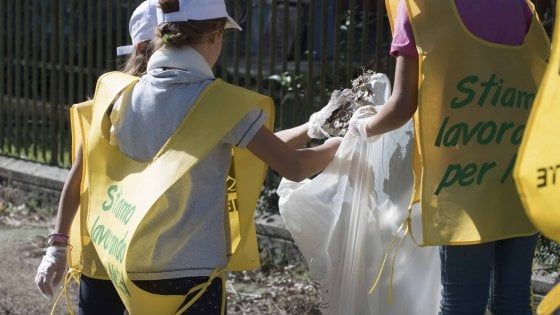 Oggi raccolgo io, a Bari l'iniziativa di Repubblica: tutti al molo San Nicola per liberarlo dalla plastica
