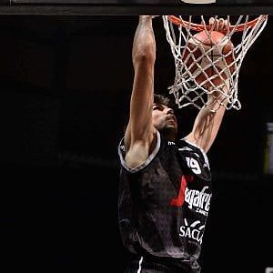 Umeh al momento giusto, la Virtus sbanca Jesi