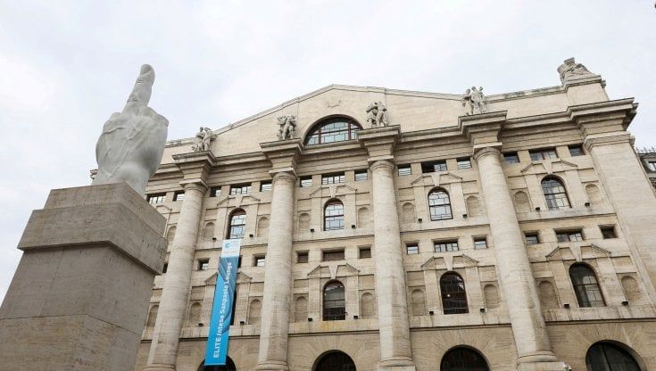 Borsa, più donne nei cda ma solo il 2% al comando. "In dieci anni impoverita di 100 miliardi"
