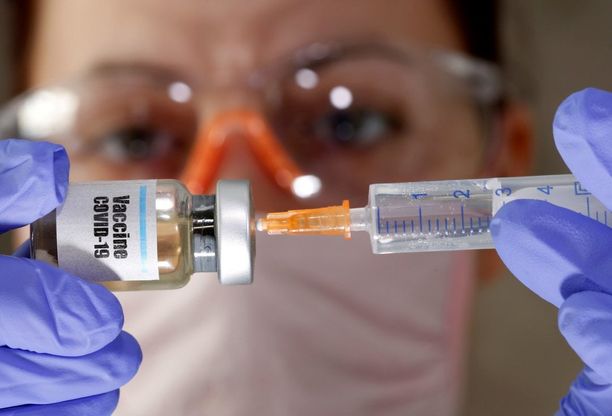The Gold Rush - Chronicle of a War for the Vaccine to Stop Covid-19