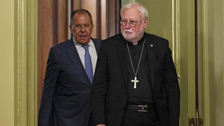 Monsignor Gallagher a Mosca: “La guerra in Ucraina deve finire, servono negoziati e il Vaticano c’è”