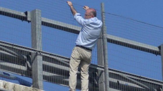 Omicidio-suicidio sulla A14, l'autopsia: la moglie spinta giù dal balcone 