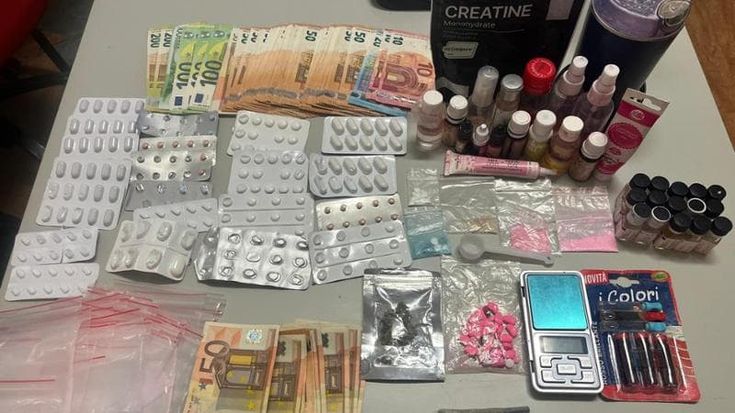 Spacciavano antidepressivi e cocaina rosa nelle discoteche, arrestata coppia di fidanzati